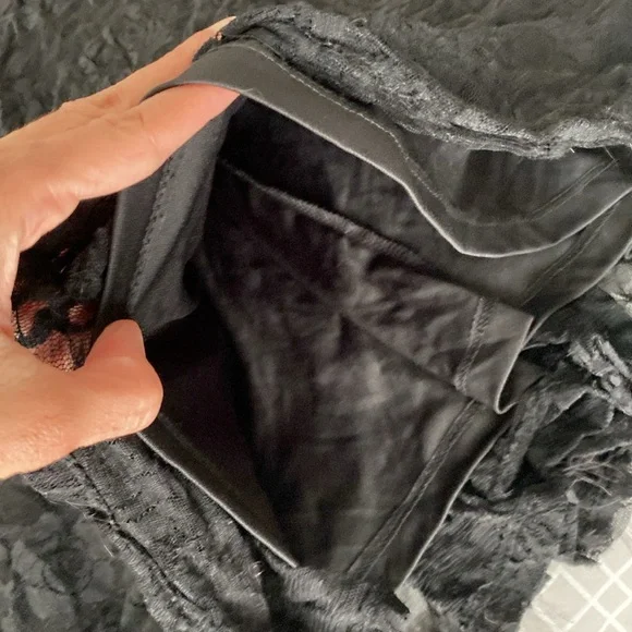 Black floral double-layer diagonal v-neck midi Flowy dress - Picture 6 of 17